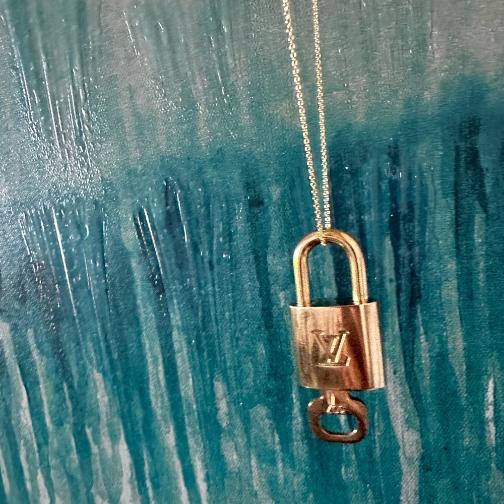LOUIS VUITTON | #302 #303 #315 #323 lock and key | shiny and classic | - Picture 6 of 14